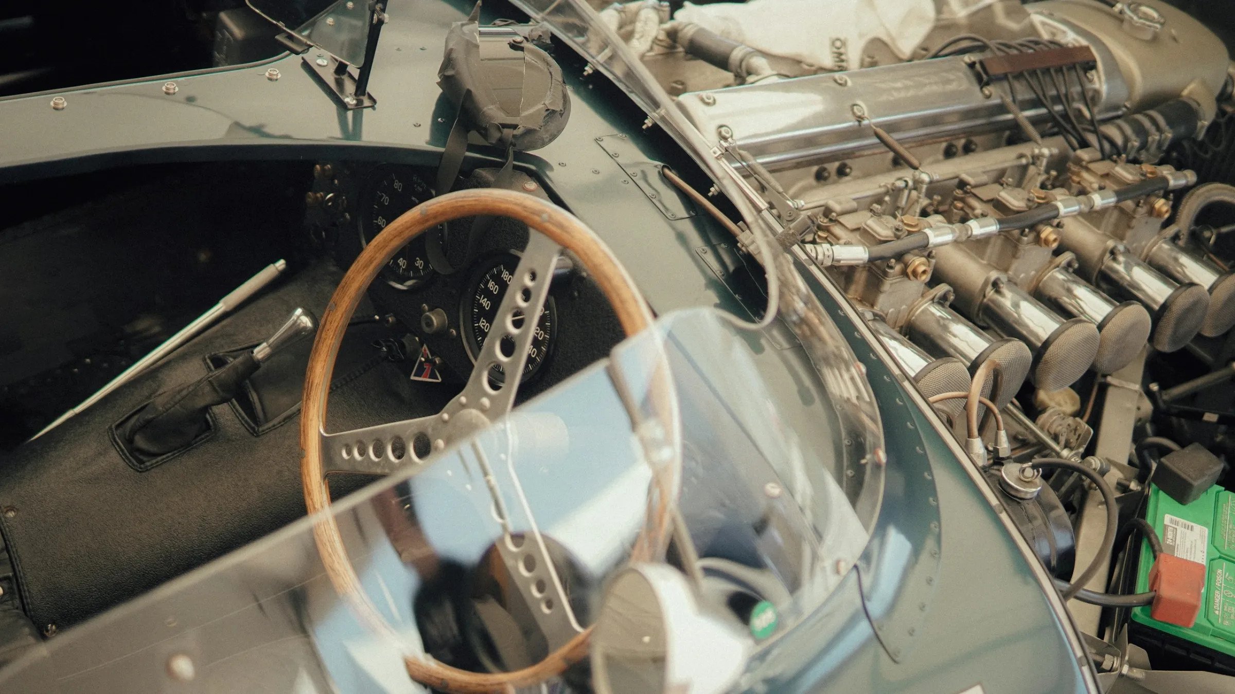 The wooden steering wheel of a vintage racing car